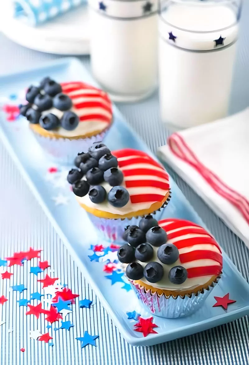 American Flag Cupcakes - Patriotic Dessert