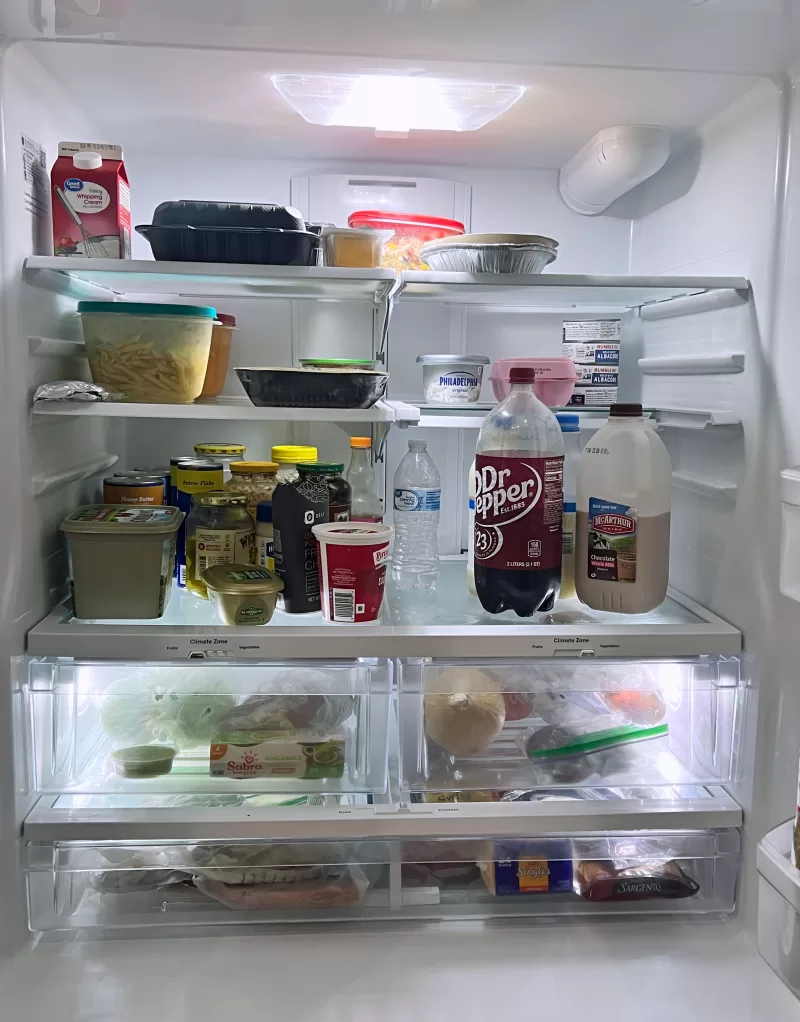 Shelving Space in the GE Refrigerator GFE26JYMFS